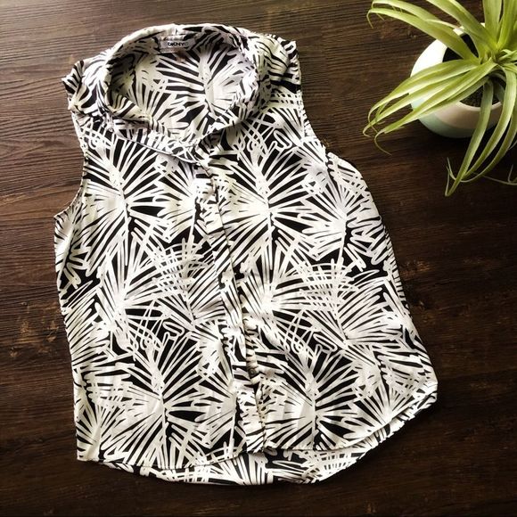 DKNYC Tops - DKNYC button up sleeveless collared blouse tank M